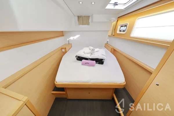 Lagoon 450  Flybridge - Yacht Charter Sailica