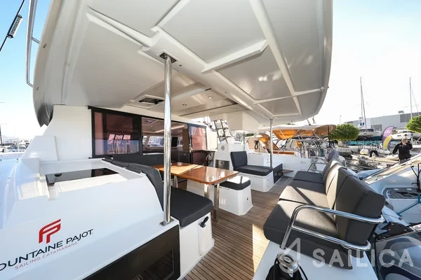 Astréa 42 - Yacht Charter Sailica