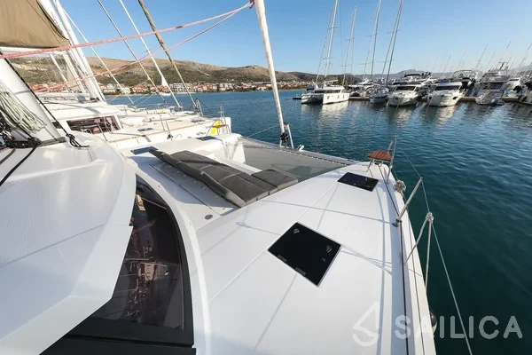 Astréa 42 - Yacht Charter Sailica
