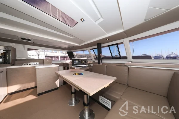 Astréa 42 - Yacht Charter Sailica