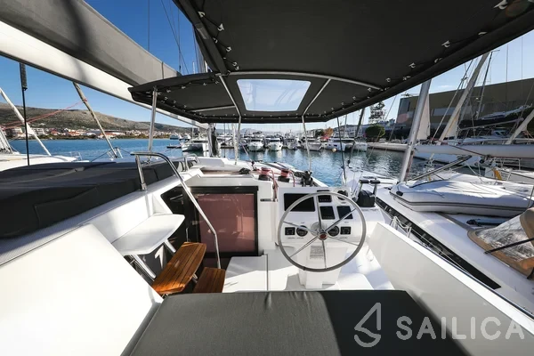 Astréa 42 - Yacht Charter Sailica