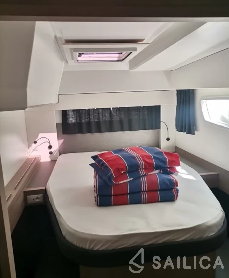 Astréa 42 - Yacht Charter Sailica