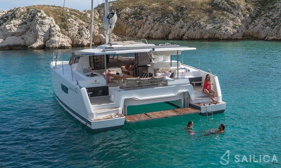 Astréa 42 - Yacht Charter Sailica
