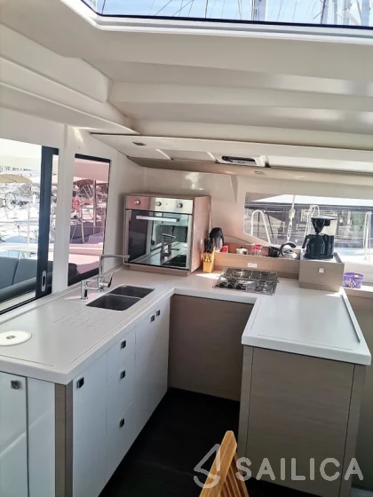 Astréa 42 - Yacht Charter Sailica