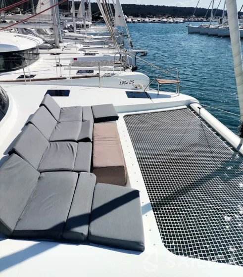 Astréa 42 - Yacht Charter Sailica