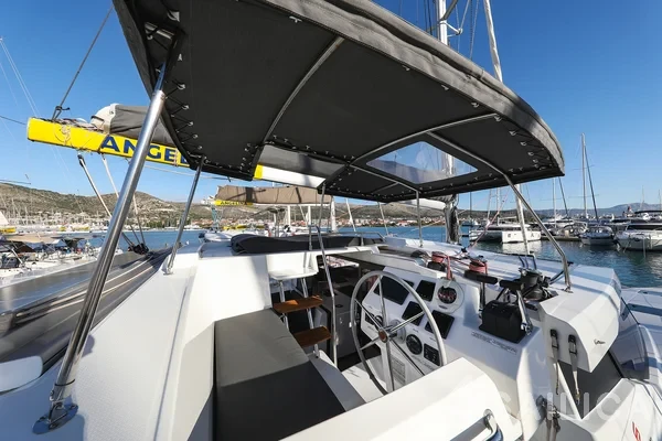 Astréa 42 - Yacht Charter Sailica