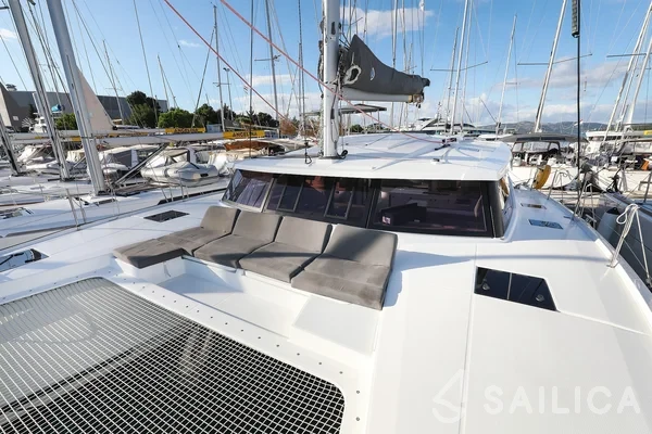 Astréa 42 - Yacht Charter Sailica
