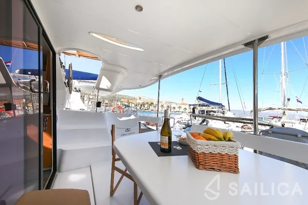 Lipari 41 - Yacht Charter Sailica