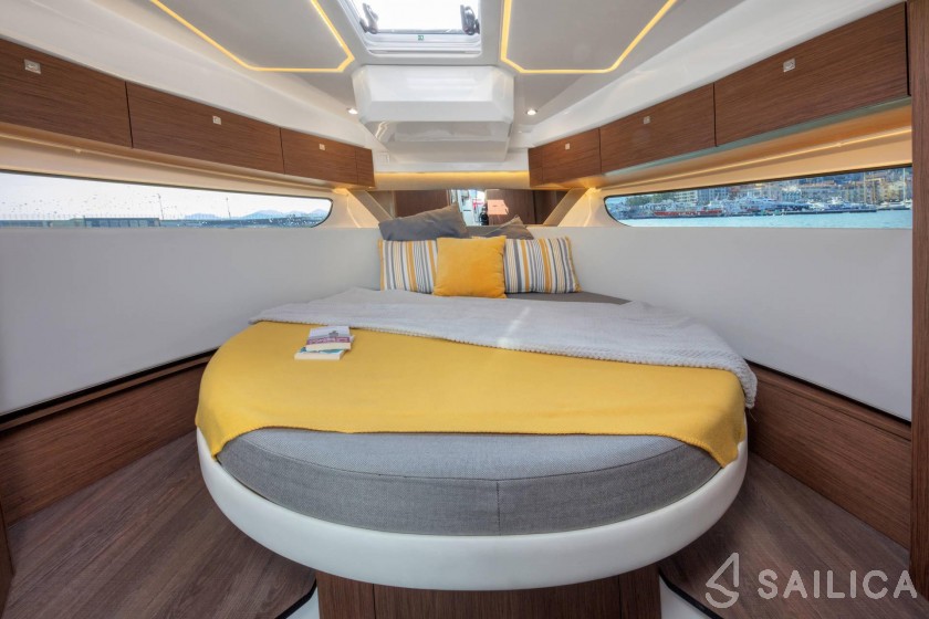 Merry Fisher 1095 - Yacht Charter Sailica