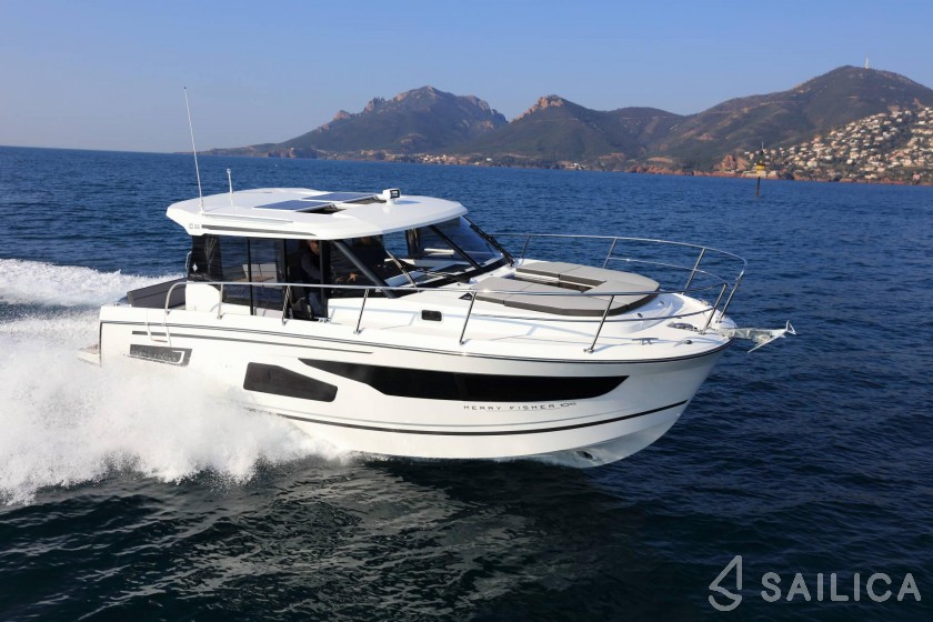 Merry Fisher 1095 - Yacht Charter Sailica