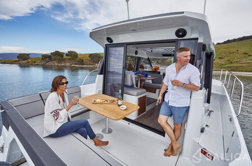 Merry Fisher 1095 - Yacht Charter Sailica
