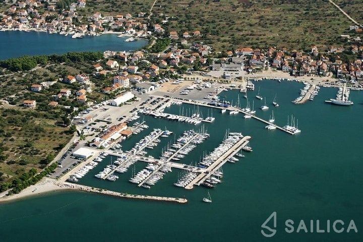 Bavaria 46 Cruiser - Yacht Charter Sailica