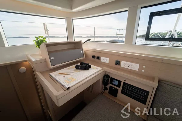 Lagoon 40 - Yacht Charter Sailica