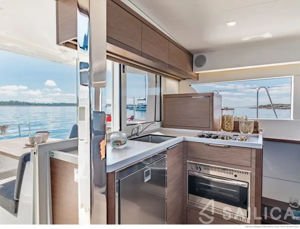 Lagoon 40 - Yacht Charter Sailica