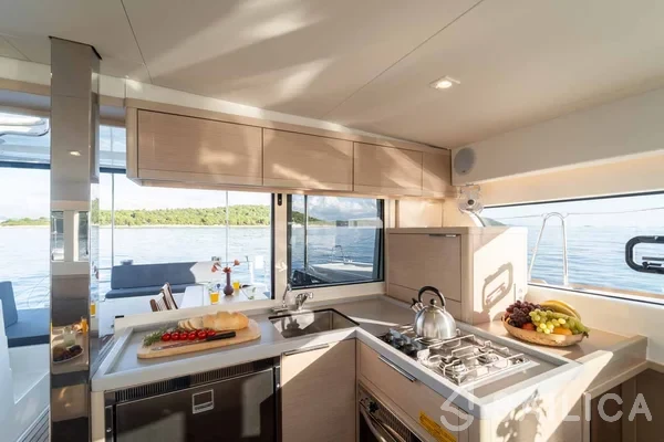 Lagoon 40 - Yacht Charter Sailica