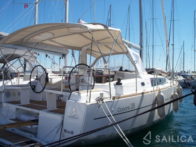 Oceanis 38 - Yacht Charter Sailica