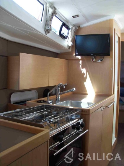 Oceanis 38 - Yacht Charter Sailica