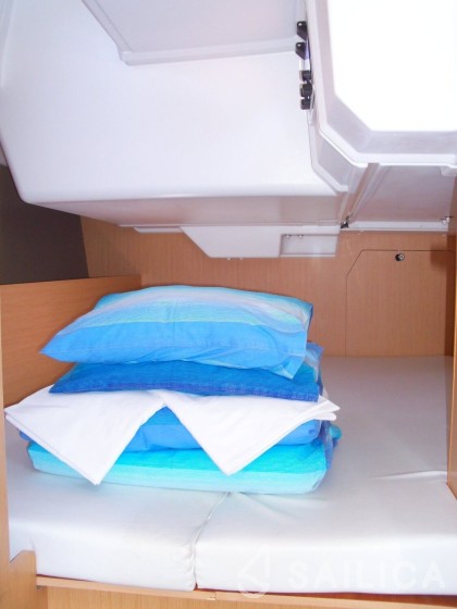 Oceanis 38 - Yacht Charter Sailica