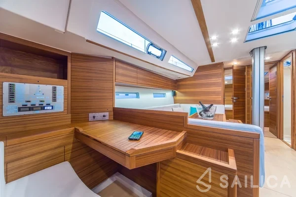 More 55 - Yacht Charter Sailica