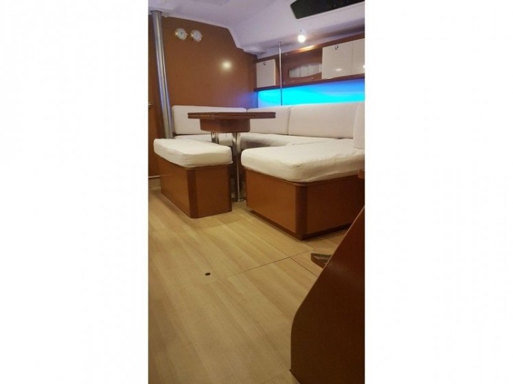 Oceanis 40 - Yacht Charter Sailica