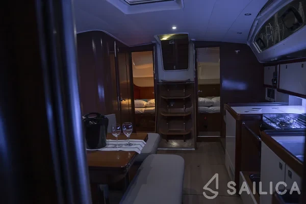 Oceanis 40 - Yacht Charter Sailica