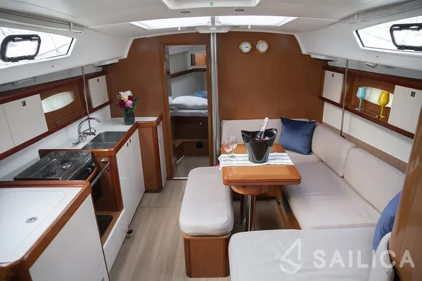 Oceanis 40 - Yacht Charter Sailica