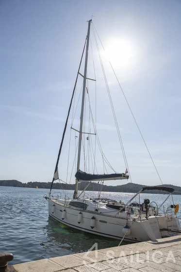 Oceanis 40 - Yacht Charter Sailica