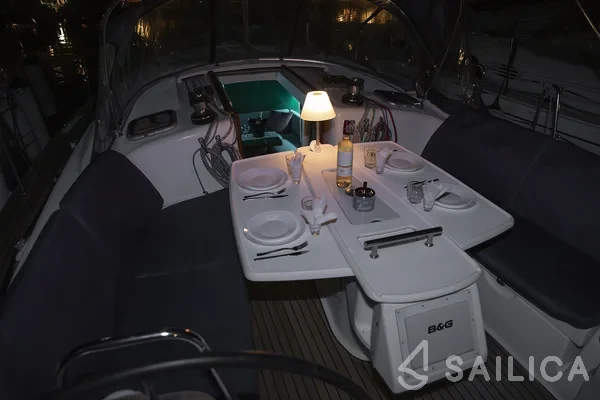 Oceanis 40 - Yacht Charter Sailica