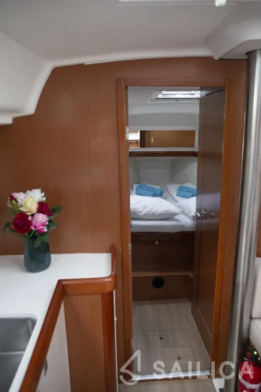 Oceanis 40 - Yacht Charter Sailica