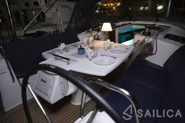 Oceanis 40 - Yacht Charter Sailica