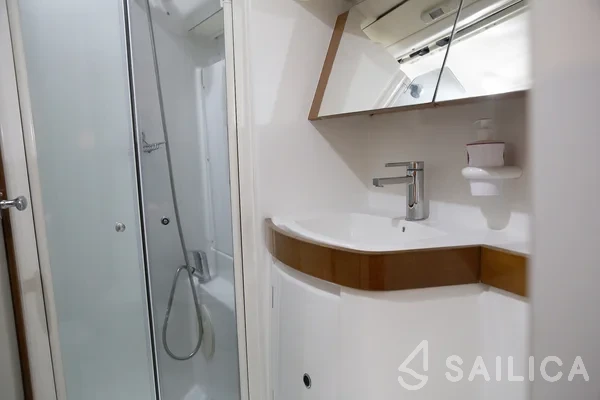 Oceanis 40 - Yacht Charter Sailica