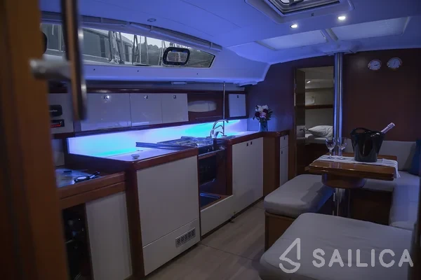 Oceanis 40 - Yacht Charter Sailica