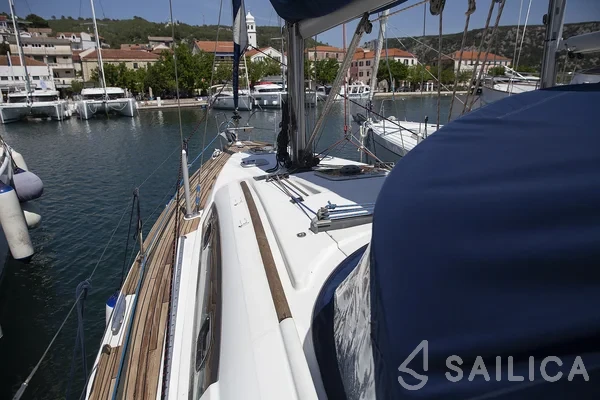 Oceanis 40 - Yacht Charter Sailica
