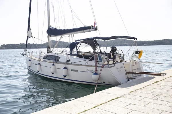 Oceanis 40 - Yacht Charter Sailica