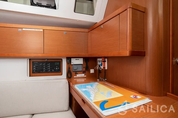 Oceanis 45 - Yacht Charter Sailica