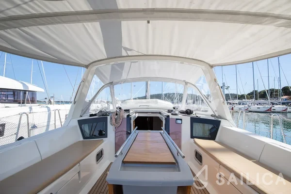 Oceanis 45 - Yacht Charter Sailica