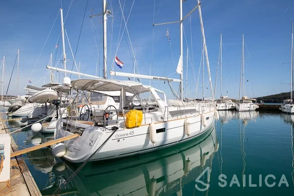 Oceanis 45 - Yacht Charter Sailica
