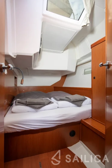 Oceanis 45 - Yacht Charter Sailica