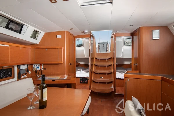 Oceanis 45 - Yacht Charter Sailica