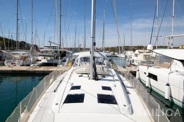 Oceanis 45 - Yacht Charter Sailica