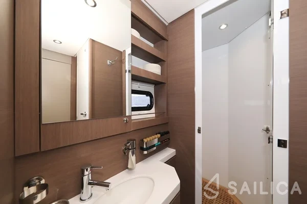 Bali 5.4. - Yacht Charter Sailica