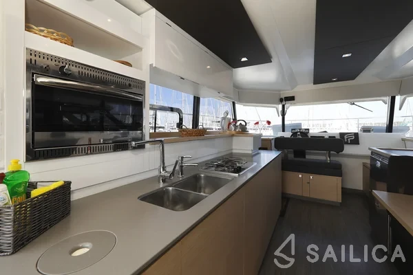 MY 37 - Yacht Charter Sailica