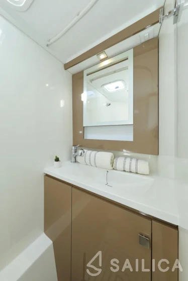 MY 37 - Yacht Charter Sailica