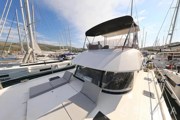 MY 37 - Yacht Charter Sailica