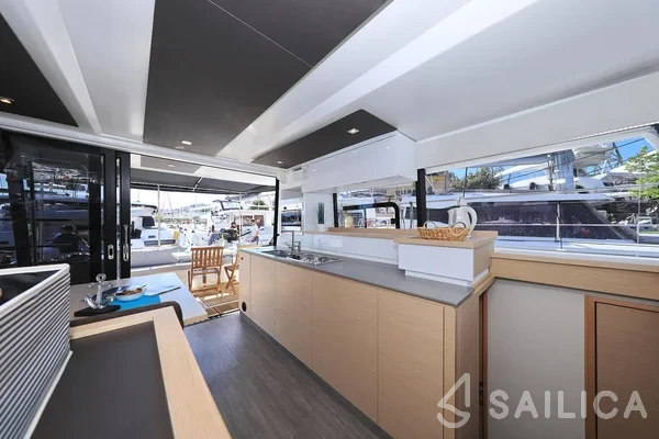 MY 37 - Yacht Charter Sailica