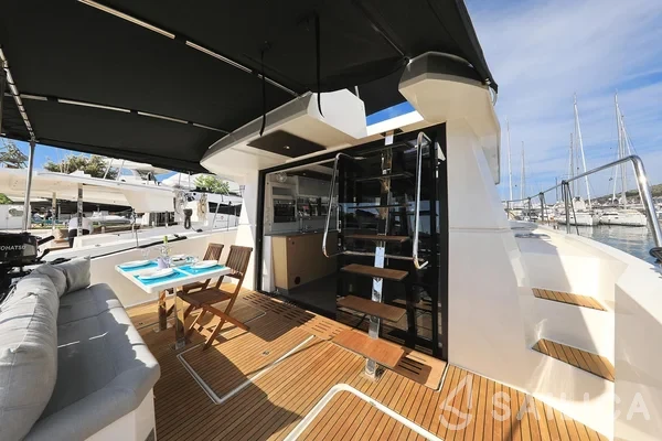 MY 37 - Yacht Charter Sailica