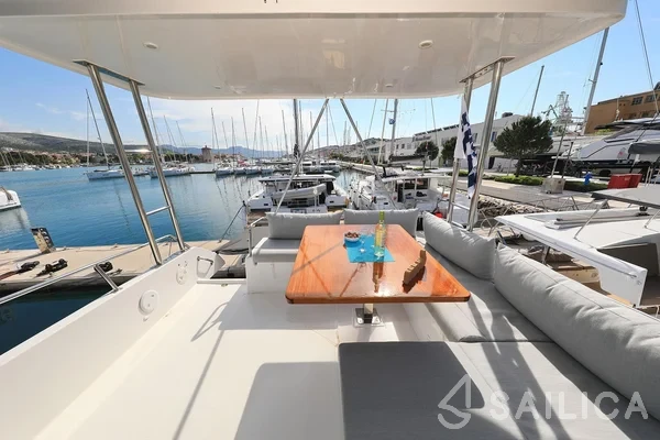 MY 37 - Yacht Charter Sailica