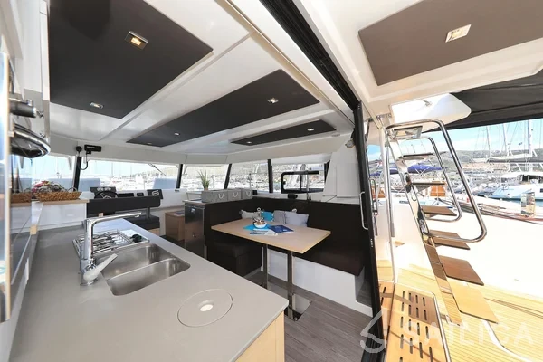 MY 37 - Yacht Charter Sailica