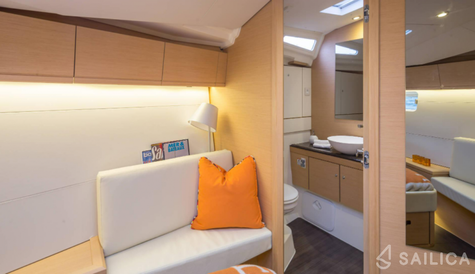 Jeanneau 54 - Yacht Charter Sailica