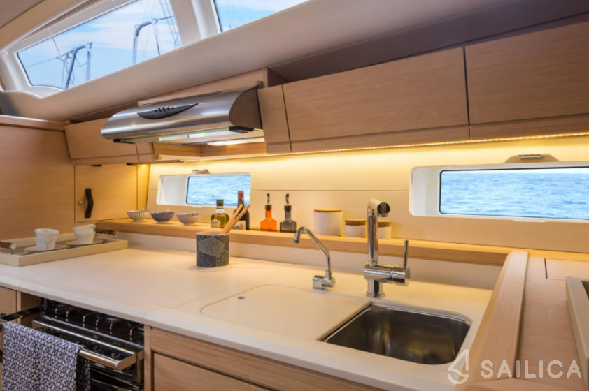 Jeanneau 54 - Yacht Charter Sailica